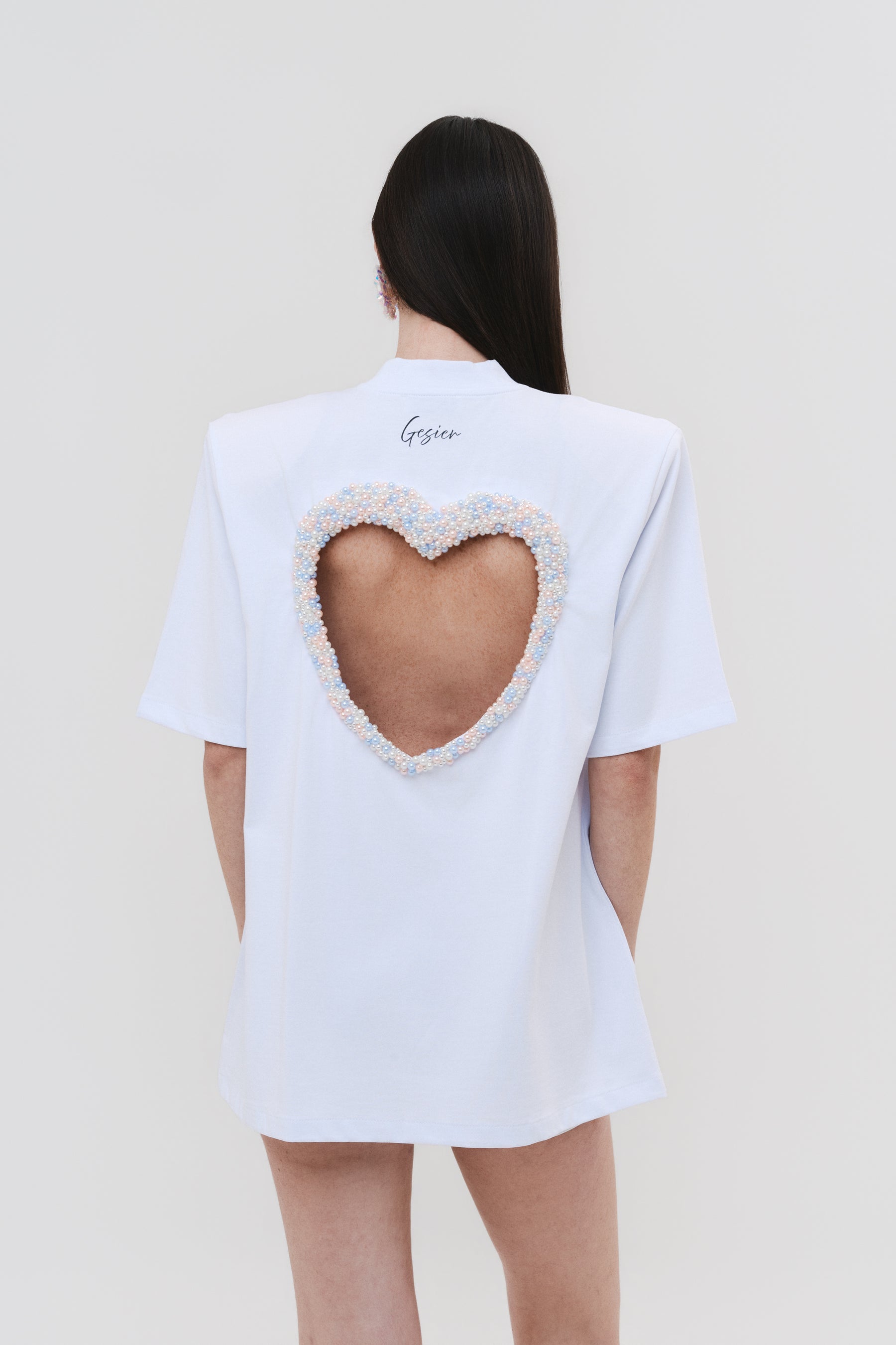 T-shirt cuore Signature ricamo a mano sul retro azzurro e rosa GÈSIER Made in Italy